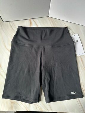 Alo Yoga 5" Airlift Energy Short Black High Shorts Size M NWT Logo Activewear
